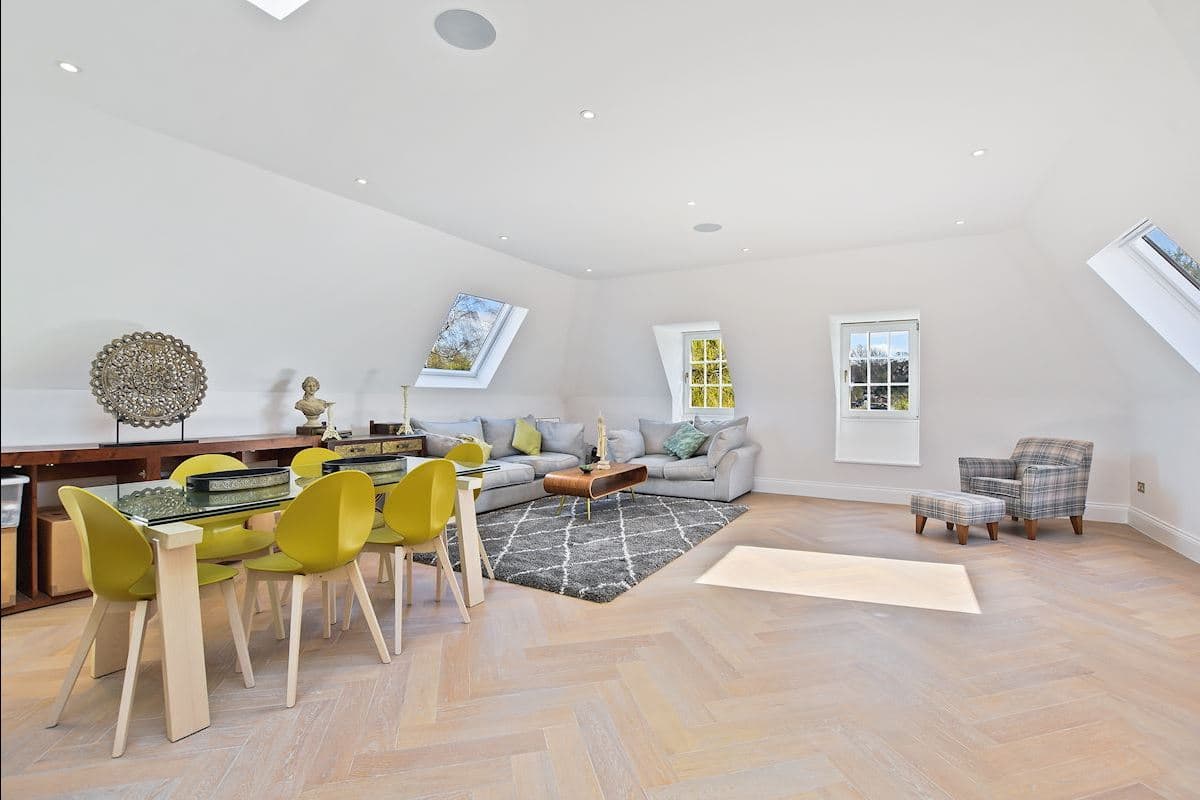 60 Sheldon Avenue luxury living room